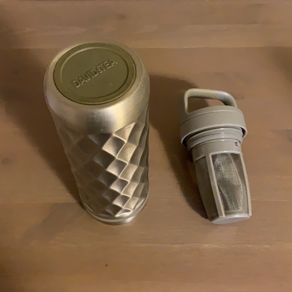 David’s Tea Silver Geometric Tumbler with Built In Stainless Steel Strainer - Picture 8 of 8